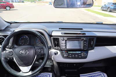 2018 Toyota RAV4, $18500. Photo 7