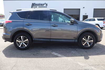 2018 Toyota RAV4, $18500. Photo 9