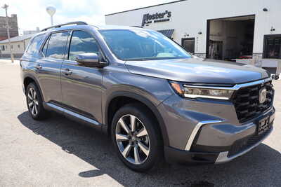 2025 Honda Pilot, $39995. Photo 2