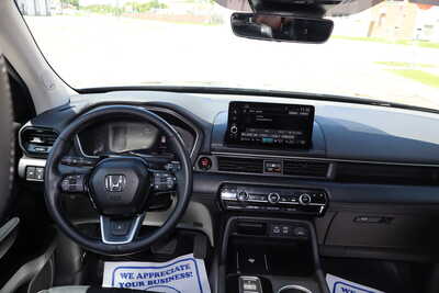 2025 Honda Pilot, $39995. Photo 7