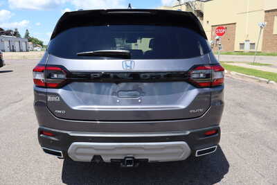 2025 Honda Pilot, $39995. Photo 10