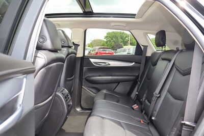 2018 Cadillac XT5, $17500. Photo 6