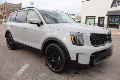 2025 Kia Telluride, $36500. Photo 2