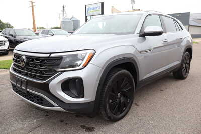 2024 Volkswagen Atlas, $25995. Photo 1