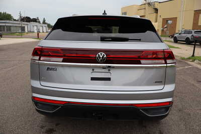 2024 Volkswagen Atlas, $25995. Photo 10