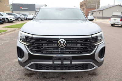 2024 Volkswagen Atlas, $25995. Photo 12