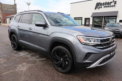 2022 Volkswagen Atlas, $20500. Photo 2