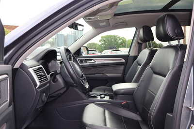 2022 Volkswagen Atlas, $20500. Photo 5