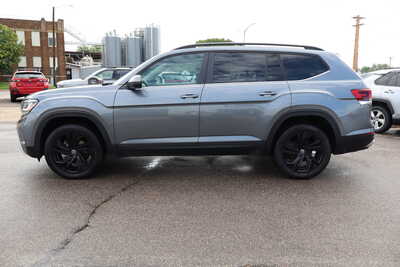 2022 Volkswagen Atlas, $20500. Photo 8