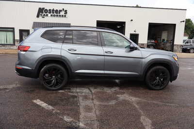 2022 Volkswagen Atlas, $20500. Photo 9