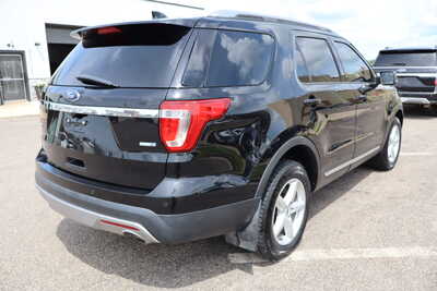 2017 Ford Explorer, $13500. Photo 3