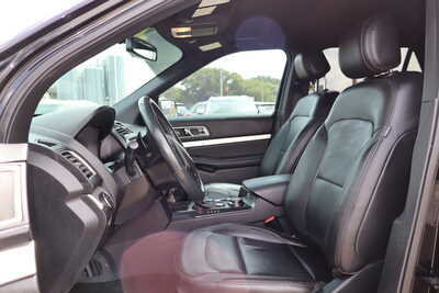 2017 Ford Explorer, $13500. Photo 5