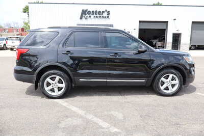 2017 Ford Explorer, $13500. Photo 8