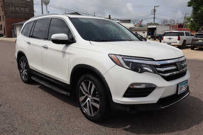 2017 Honda Pilot, $13995. Photo 2