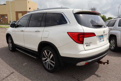 2017 Honda Pilot, $13995. Photo 4