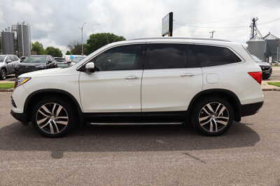 2017 Honda Pilot, $13995. Photo 8