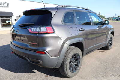 2020 Jeep Cherokee, $15995. Photo 3