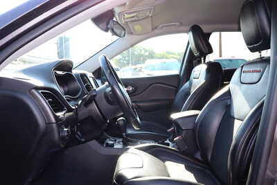2020 Jeep Cherokee, $15995. Photo 5