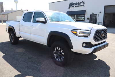 2023 Toyota Tacoma, $28900. Photo 2