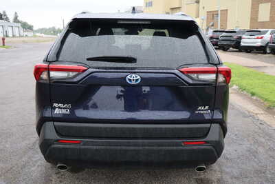 2021 Toyota RAV4, $23995. Photo 6
