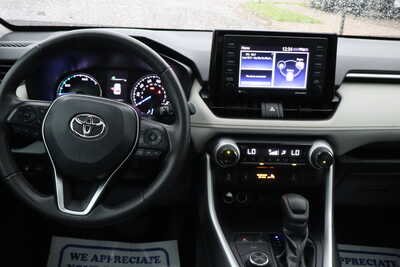 2021 Toyota RAV4, $23995. Photo 10