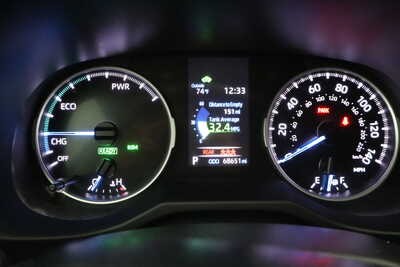 2021 Toyota RAV4, $23995. Photo 11