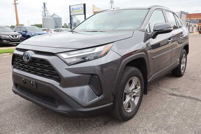 2022 Toyota RAV4, $25500. Photo 1