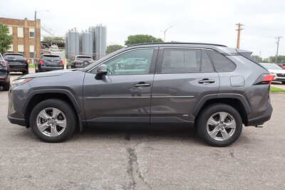 2022 Toyota RAV4, $25500. Photo 8