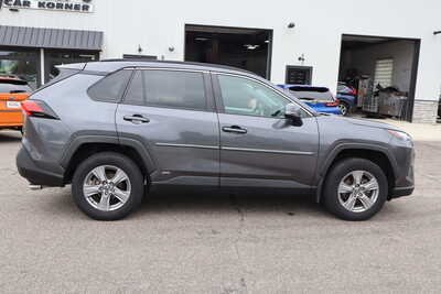 2022 Toyota RAV4, $25500. Photo 9