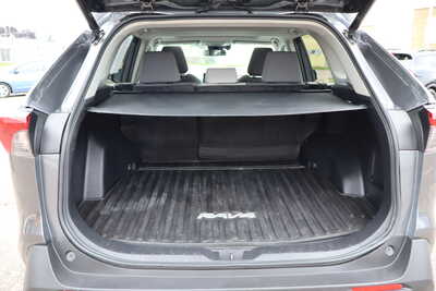 2022 Toyota RAV4, $25500. Photo 12