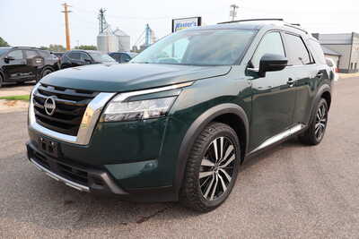 2023 Nissan Pathfinder, $26500. Photo 1