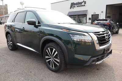 2023 Nissan Pathfinder, $26500. Photo 2