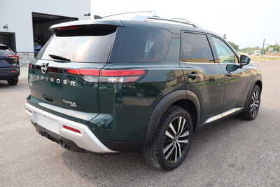 2023 Nissan Pathfinder, $26500. Photo 3