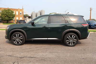 2023 Nissan Pathfinder, $26500. Photo 8