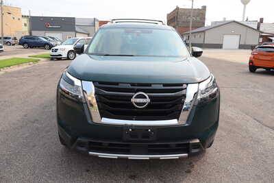 2023 Nissan Pathfinder, $26500. Photo 12