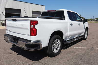 2022 Chevrolet 1500 Crew Cab, $36900. Photo 3