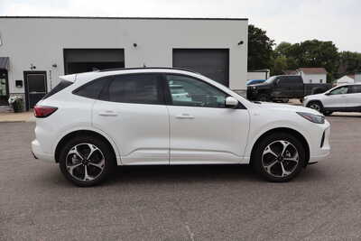 2025 Ford Escape, $25995. Photo 9