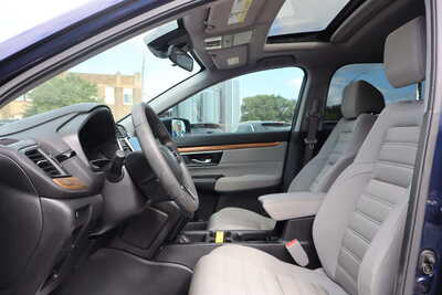 2018 Honda CR-V, $17500. Photo 5