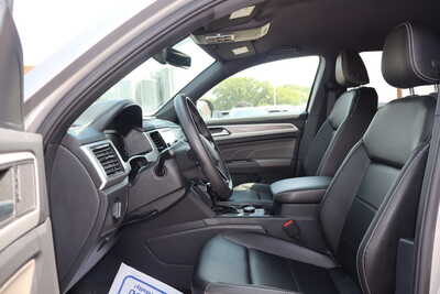 2023 Volkswagen Atlas, $21995. Photo 5