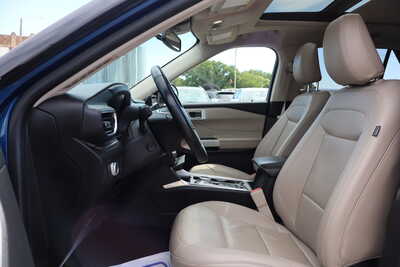 2022 Ford Explorer, $22500. Photo 5