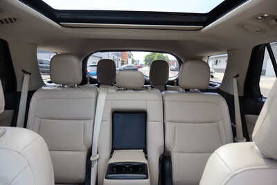 2022 Ford Explorer, $22500. Photo 6