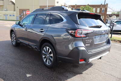 2023 Subaru Outback, $23500. Photo 4