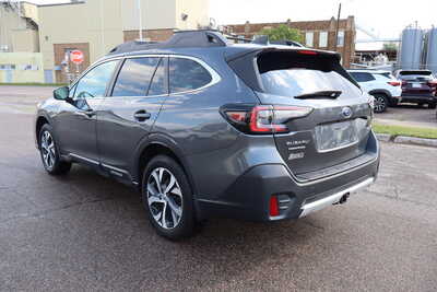 2021 Subaru Outback, $17995. Photo 4