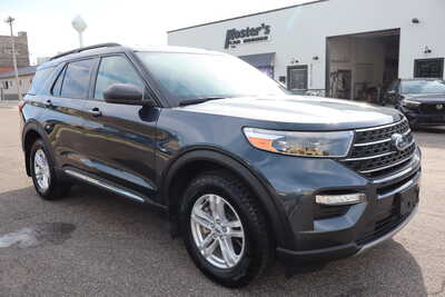 2023 Ford Explorer, $25500. Photo 2