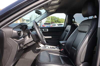 2023 Ford Explorer, $25500. Photo 5
