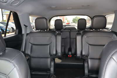 2023 Ford Explorer, $25500. Photo 6
