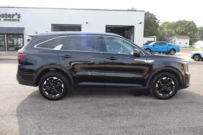 2024 Kia Sorento, $22995. Photo 9