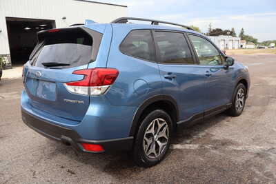2020 Subaru Forester, $17500. Photo 3