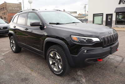 2019 Jeep Cherokee, $13995. Photo 2