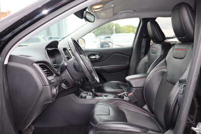 2019 Jeep Cherokee, $13995. Photo 5